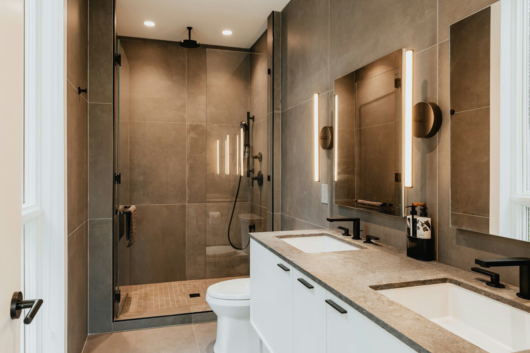 Badsanierung mit Walk-in-Dusche – FliesenScheck